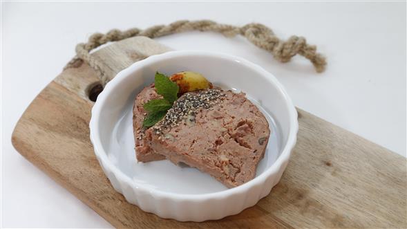 Paté m/hjemmesyltede agurksalat